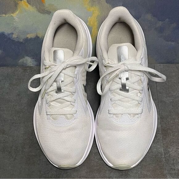 Nike Downshifter 10 CI9984-100 Women's White/Metallic Silver Running Shoe Size 7 - Picture 11 of 16